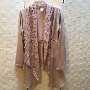 Elegant Lace Trim Cardigan in Soft Pink
